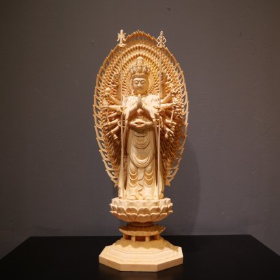 พระโพธิสัตว์กวนอิม ปางพันมือ 42.5 cm.