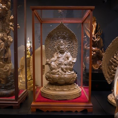 ไฉ่ซิงเอี๊ย มหาเศรษฐีชัมภล(นั่ง) ไม้หอมกฤษณา 68 cm.