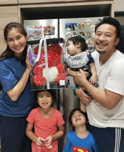 เกิดอะไรขึ้นกับครอบครัว มิค บรมวุฒิ ชาวเน็ตจับตาส่องสถานะความรักส่อแวว"พี่มิค" เปลี่ยนไป!