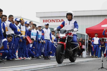 ไทยฮอนด้า รับรางวัลองค์กรดีเด่น ด้านรณรงค์ส่งเสริมความปลอดภัยทางถนน จากสมาคมหนังสือพิมพ์ส่วนภูมิภาคแห่งประเทศไทย