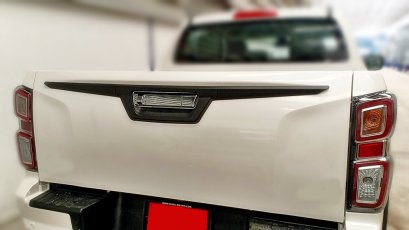 36.คิ้วฝากระบะท้าย (ผิวดำ)