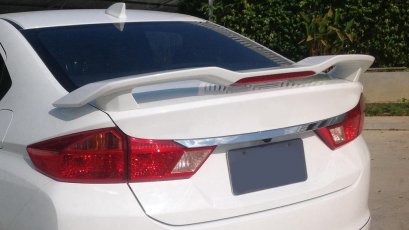 8.Rear Spoiler with LED