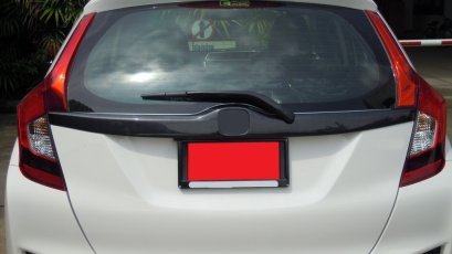 14.คิ้วฝากระโปรงท้าย