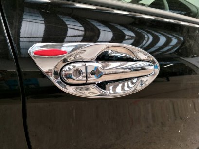 3.ถาดรองมือเปิดประตู