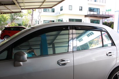 1.กันสาดข้างประตู