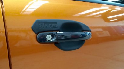 60.ถาดรองมือเปิดประตู