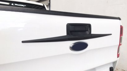 28.คิ้วฝากระบะท้าย V.2 (ตัวบน) ผิวดำ [ดาบท้าย 3 ชิ้น]