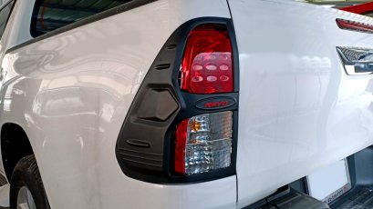 ครอบไฟท้าย (ผิวดำในตัว)