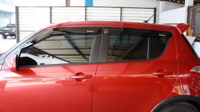 1.กันสาดข้างประตู