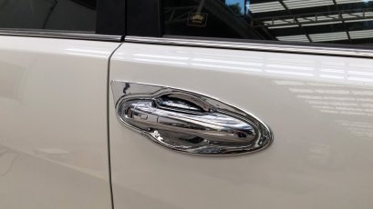 7.ถาดรองมือเปิดประตู