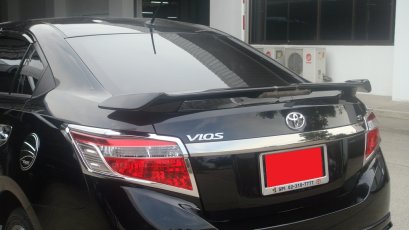 14.Rear Spoiler with Light