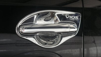 7.ถาดรองมือเปิดประตู