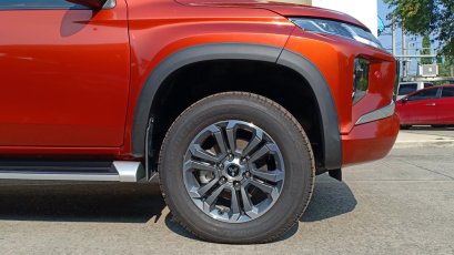 17.คิ้วล้อ (V.4)