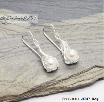 Silver fresh water pearl drop earrings | 5.4g