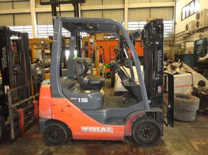 TOYOTA FORKLIFT / 02-8FD15 / 3.0 m