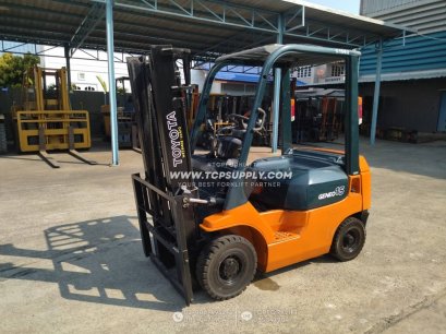 TOYOTA FORKLIFT / 02-7FD15 / 3.0 m