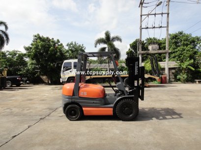 TOYOTA FORKLIFT / 60-6FD25 / 4.5 m