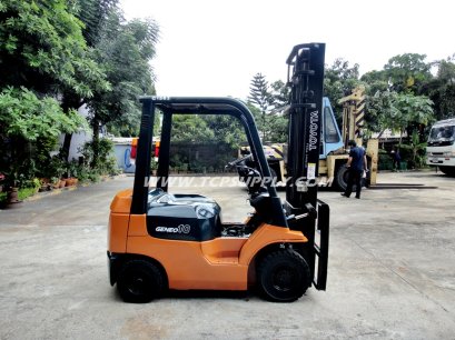TOYOTA FORKLIFT / 02-7FD10 / 4.0 m