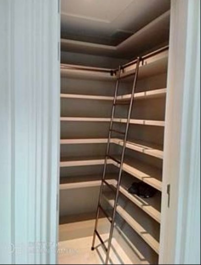บันไดรางเลื่อสำหรับปีนหยิบร้องเท้าชั้นวางหนังสือห้องสมุดนสแตนเลสกลมทำสี Ti Bonze สนใจติดต่อ  089-1468234 083-0687677 ID LINE : hereweare