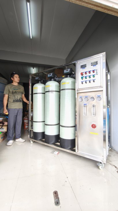 Skids-Base RO Unit with Pre and Post treatment capacity 1,000 l/Hr