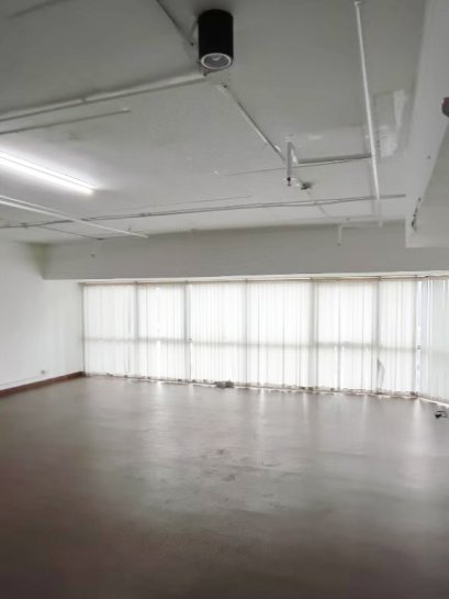 Office for rent Sukhumvit Suite Building : 76.99 Sqm.