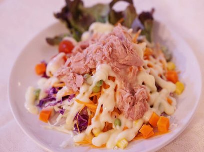 ทูน่าสลัด