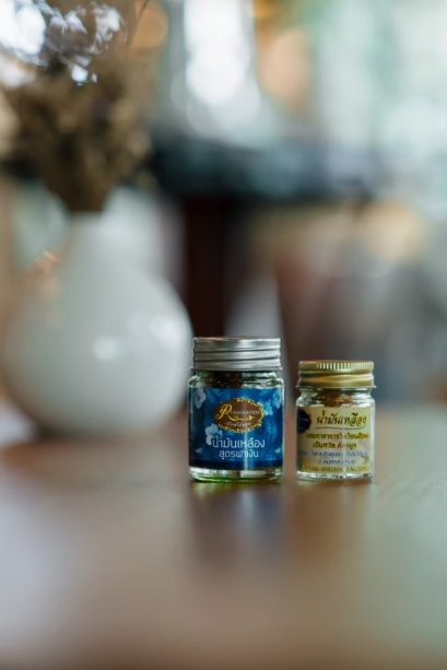 น้ำมันเหลืองชนิดฝาเงินและชนิดฝาทองฝาทอง