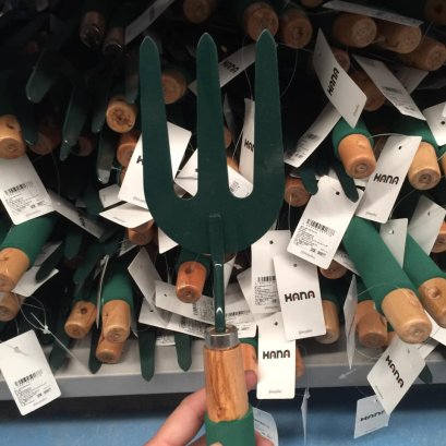 ที่พรวนดินสามง่าม สีเขียว ด้ามจับกระชับมือ หุ้มยาง