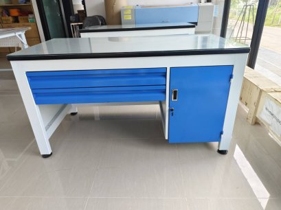 โต๊ะเหล็ก