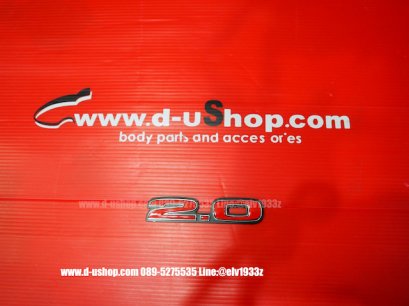  2.0 red letters on the back of the Honda Civic FD