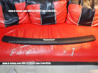 กันรอยท้ายดำตัดโครเมียมตรงรุ่น Honda CRV All New 2017