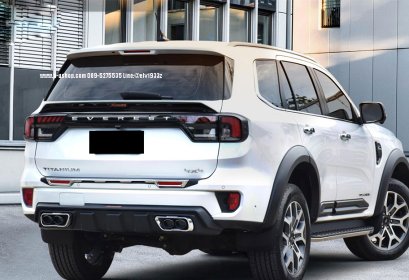 Black fenders, matt pins, match the Ford EVEREST All New 2022 Next Gen model.