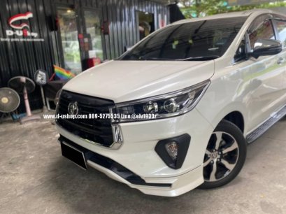 บันไดข้างสีดำพร้อมโลโก้ตรงรุ่น Toyota Innova 2016บันไดข้างสีดำพร้อมโลโก้ตรงรุ่น Toyota Innova 2016