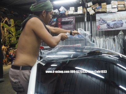  Wrap the glass roof with a special sticker Mitsubishi Lancer EX.