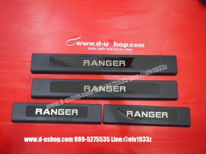 กาบบันไดสีดำตัดลายสแตนเลสปั๊มโลโก้ตรงรุ่น Ford Ranger All New 4Dr