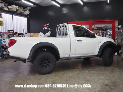 คิ้วล้อแต่งดำด้านรุ่นแบบหมุด ตรงรุ่น Mitsubishi Triton All New 2015-18 (ตอนเดียว)