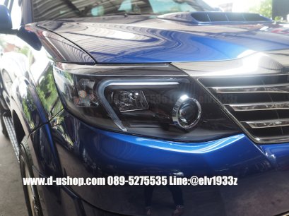 โคมไฟหน้าโปรเจคเตอร์พื้นดำตรงรุ่น Toyota Fortuner 2012 (โฉมแชมป์)