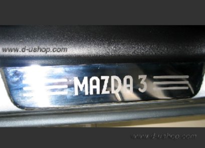 ชายบันได Mazda 3