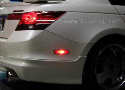 ไฟหลี่มุมกันชนหลัง 2 ชิ้น Style JAPAN