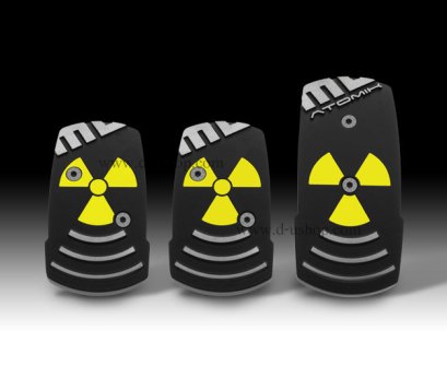 แป้นเหยียบ MOMO ATOMIK เรืองแสง