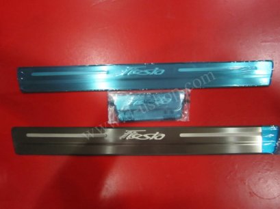 ชายบันไดสแตนเลส Ford Fiesta แบบตัวนูน