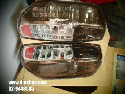 โคมไฟท้าย Smoke Nissan Navara Fitt