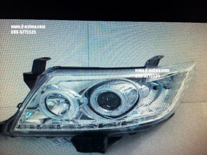 โคมไฟหน้าโปรเจคเตอร์พื้นขาว ตรงรุ่น Toyota Vigo Champ สไตล์ Audi