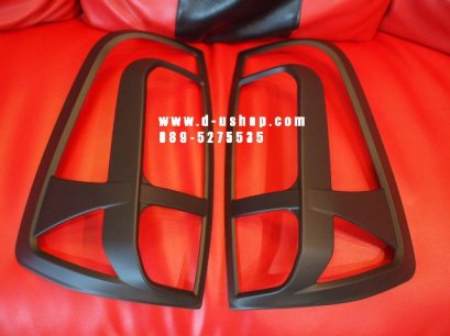 ครอบไฟท้ายดำด้านตรงรุ่น Nissan Navara 2014