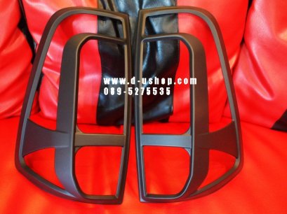 ครอบไฟท้ายดำด้านตรงรุ่น Nissan Navara 2014