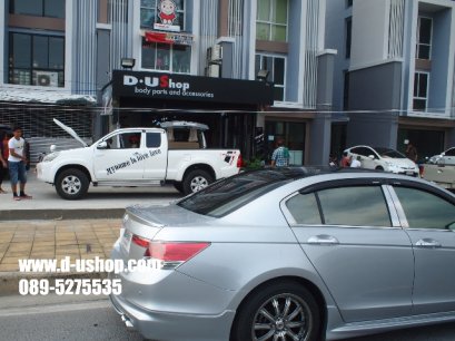 คุณยีนส์เจ้าของร้านดียูช็อป ลงมือทำรถลูกค้าเองทุกคันค่ะ