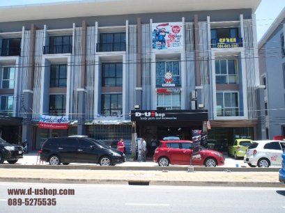 บรรยากาศหน้าร้านแต่งรถดียูช้อปค่ะ