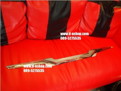 คิ้วฝาท้ายปลายดาบโครเมียม Toyota REVO 2015