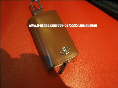 กระเป๋ากุญแจหนังดำแบบมีโลโก้รุ่นมีซิปปิดเปิด Toyota รุ่นสีน้ำตาล