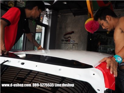 บริการรับ Wrapหลังคาแก้วแบบพิเศษกันรอยขีดข่วนและหุ้มสติกเกอร์ สำหรับ Mazda CX3